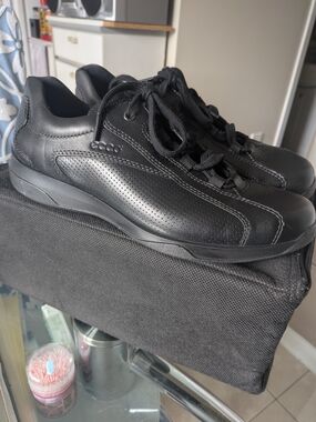 ECCO Men's Black Leather Lace-Up Comfort Sneakers